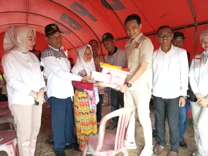 
 Partai Gerindra OI Salurkan Bantuan Kemanusian Terhadap Warga Yang Terkena Musibah Di Desa Ibul Besar III