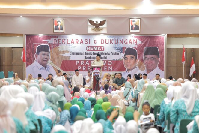
 Prabowo Berkomitmen Berantas Kemiskinan dan Kendalikan Harga Sembako