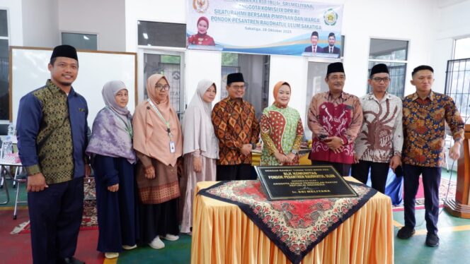 
 Sri Meliyana Salurkan 17 BLK Untuk Pesantren-Pesantren Di Sumsel