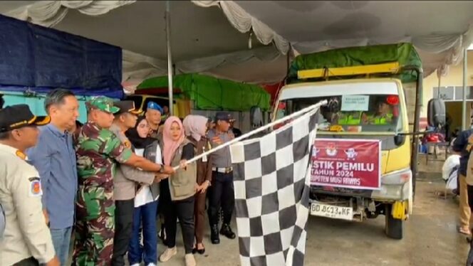 
 Pastikan Pendistibusian Logistik Pemilu 2024 Aman, Kapolres Musi Rawas Hadir dan Lepas Secara Langsung
