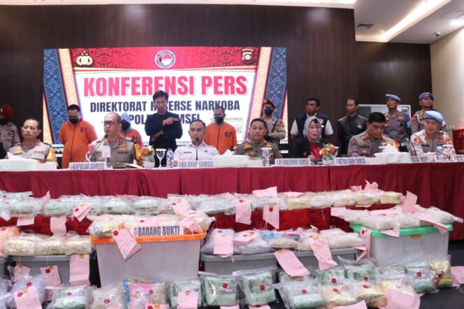 
 Ditreserse Narkoba Polda Sumsel Amankan 3 Tersangka, BB 111 Kg Sabu dan 134,195 Ribu Butir Exstasi