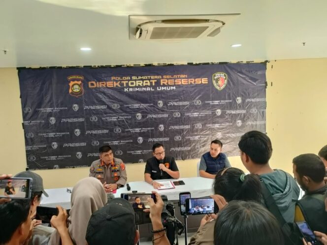 
 Polda Sumsel Berikan Keterangan Resmi Terkait Kasus Oknum Polisi Melakukan Penembakan Dua DC