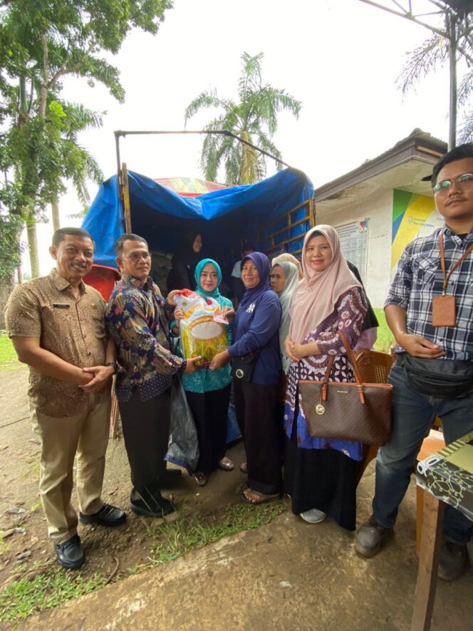 
 Tekan Harga Kebutuhan Pokok, Pemkab Banyuasin Gelar OPM di Desa Pulau Harapan