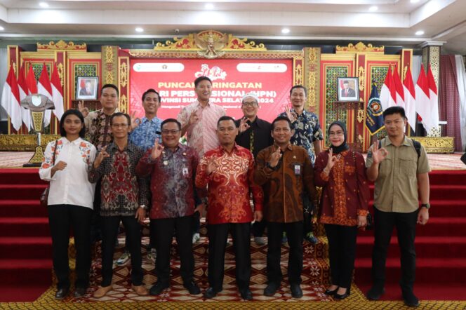 
 Puncak HPN Sumsel, Ketua STAI Bumi Silampari Terima Penghargaan Mitra PWI Sumsel