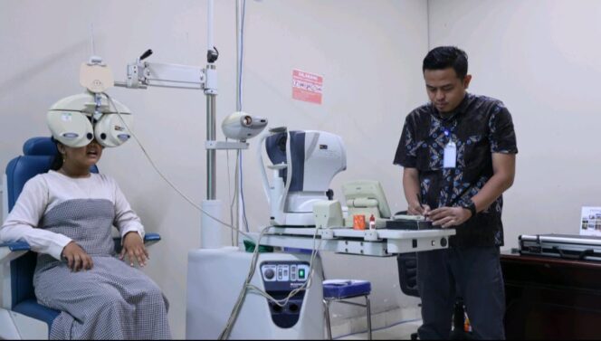 
 Bukit Asam (PTBA) Gelar Pemeriksaan Mata Gratis untuk Pelajar SD