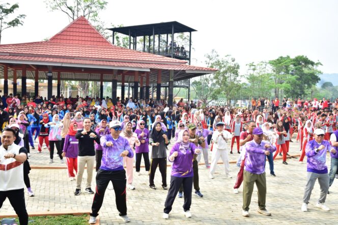
 Diacara Senam Gerakan Sumsel Bugar, Bupati Ajak Masyarakat Untuk Mewujudkan Musi Rawas MANTAB
