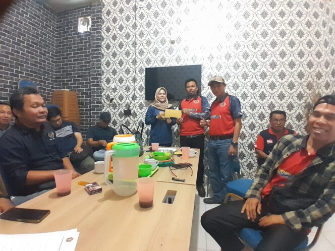 
 Plt Ketua PWI Muba Beri Reward Atlit Muba Prestasi di Porwanas Banjarmasin 2024