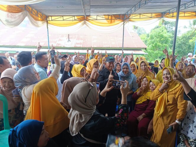 
 Emak-Emak Rt 05 Kelurahan Karya Bakti Suarakan ROIS Menang, Coblos Nomor 1