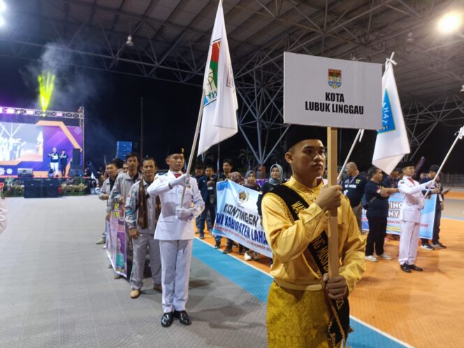 
 Kontingen PWI Kota Lubuklinggau Penuh Semangat Ikuti Pembukaan Porwada ke IV di Muba