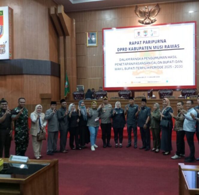 
 DPRD Mura Gelar Rapat Paripurna Penetapan Pasangan Terpilih Hj Ratna Machmud- Suprayitno Sebagai Bupati-Wabup Mura Periode 2025-2030