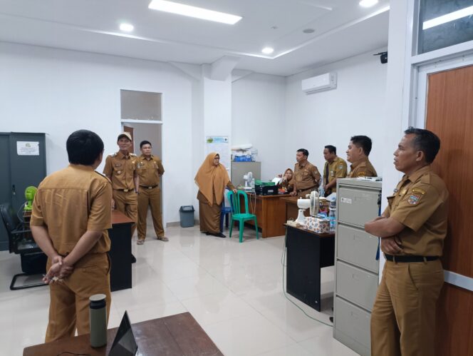 
 Usai Dilantik Presiden Prabowo, Wabup Muratara Junius Wahyudi Didampingi Sekda Tinjau Gedung Perkantoran Dan DPRD