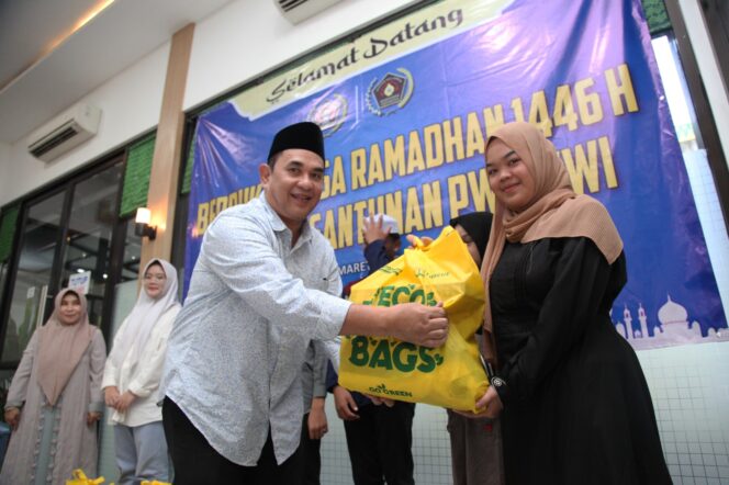 
 PWI Pusat dan IKWI Gelar Buka Puasa dan Santunan untuk Yatim Piatu