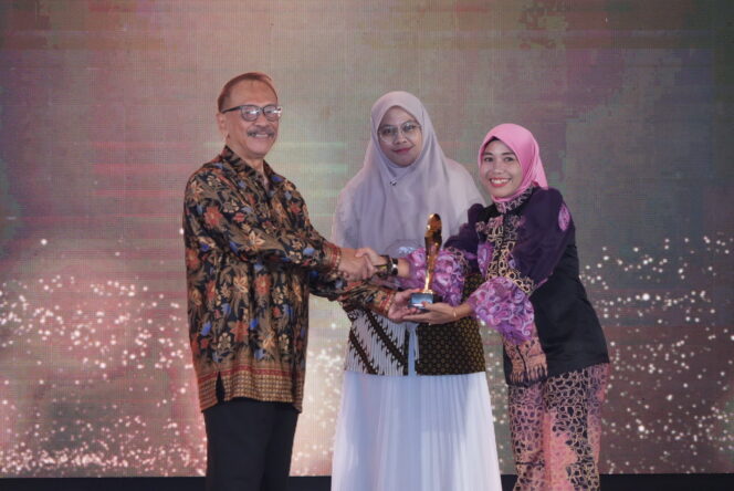 
 UMKM Berjaya, Bukit Asam Dianugerahi Penghargaan Pembina Terbaik