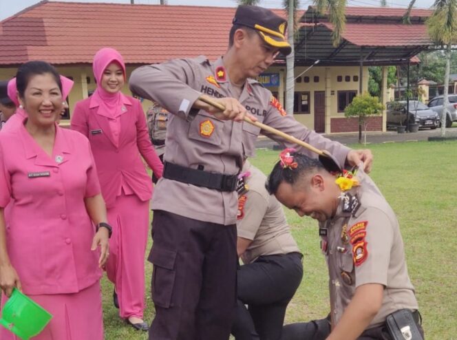 
 37 Personel Polres Mura Naik Pangkat