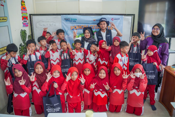 
 Semarakkan HUT RI ke-80, Bukit Asam dan Relawan Bakti BUMN Edukasi Generasi Muda Lewat ‘Jelajah Energi’