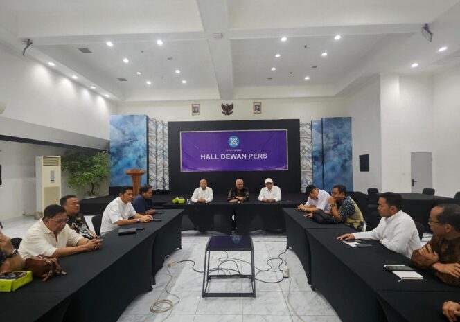 
 Ketua Umum PWI Pusat Akhmad Munir, Umumkan Susunan Pengurus PWI Pusat Periode 2025–2030