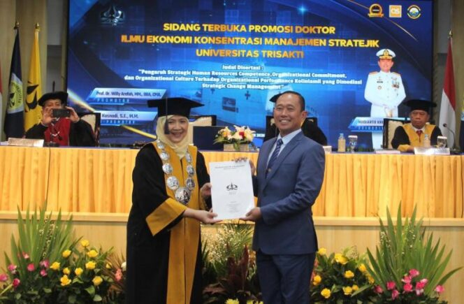 
 Perwira Tinggi TNI AL Raih Doktor Cumlaude Dari FEB Universitas Trisakti