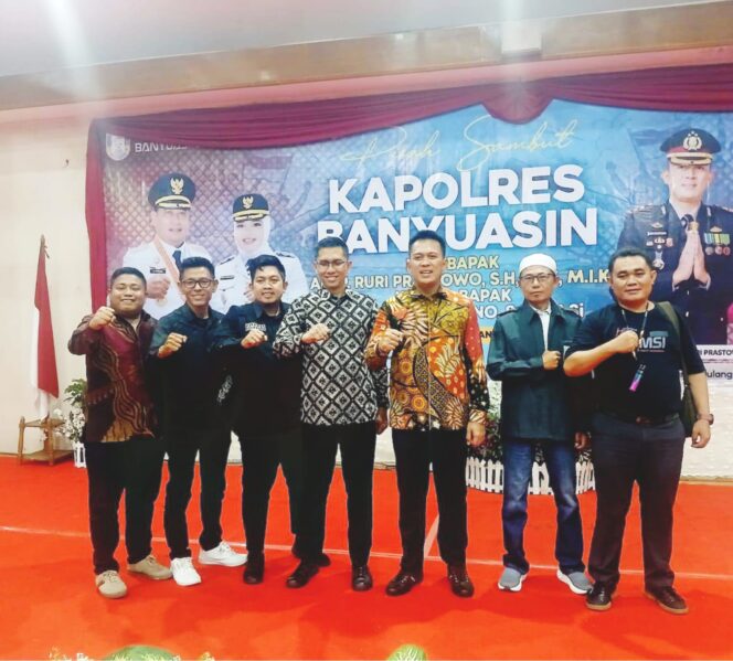 
 AKBP Ruri Prastowo Terima Anugerah Sahabat Pers dari SMSI Banyuasin