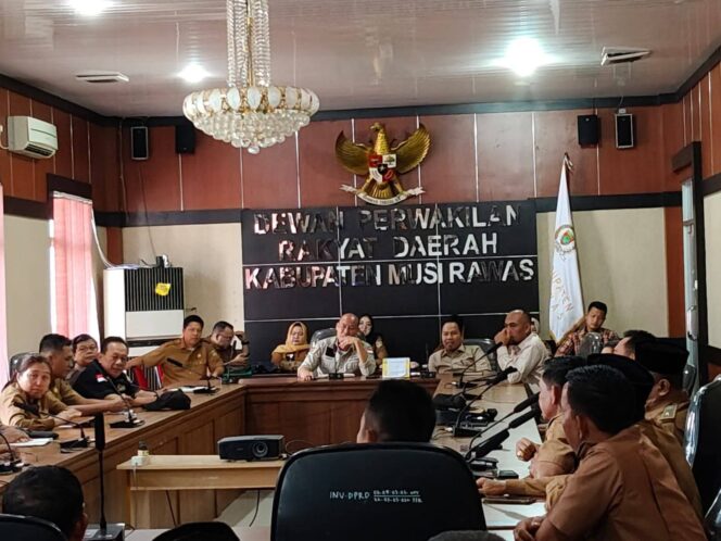 
 Ketua DPRD Mura Pimpin Rapat Dengar Pendapat Umum (RDPU) Dengan Masyarakat Wilayah Dapil 3