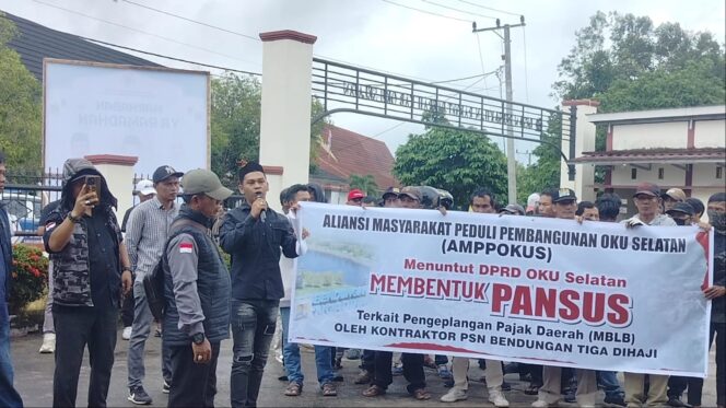 
 Desak Usut Dugaan Tunggakan Pajak Bendungan Tiga Dihaji, Massa Minta DPRD OKU Selatan Bentuk Pansus