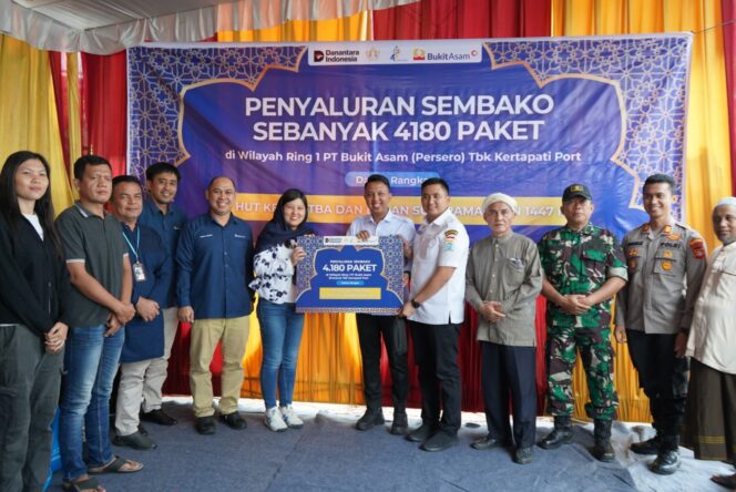 
 Peringati HUT ke-45 dan Ramadan, PTBA Kertapati Port Bagikan 4.180 Paket Sembako bagi Masyarakat Ring 1