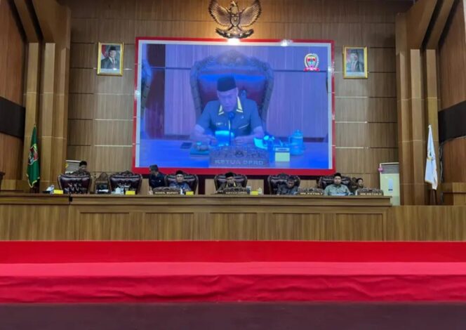 
 DPRD Mura Gelar Rapat Paripurna, Agenda Mendengarkan Penyampaian Nota Pengantar dan LKPJ Bupati Musi Rawas TA 2025