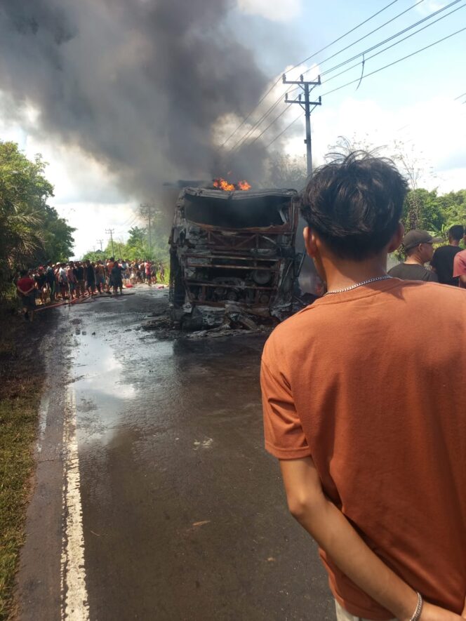 
 Tabrakan Truk Tangki Minyak Vs Bus ALS, 16 Orang Meninggal