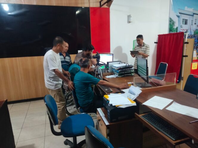 
 Disdukcapil OKU Tetap Lakukan Pelayanan Walau Hari Libur