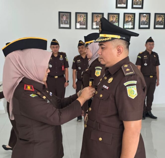 
 Kajari Musi Rawas Dr Ema Lantik Kasi Intel Dan Kepala Subbagian Pembinaan