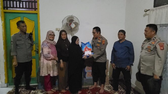 
 Kapolsek Seberang Ulu II Palembang Kompol Dedi Rahmat Hidayat SH, Sambangi Rumah Duka, Korban Penganiayaan Maut