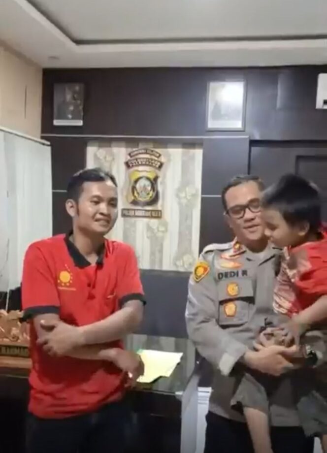 
 Respons Cepat Polsek SU II, Anak Terpisah Dari Orang Tua, Berhasil Dipertemukan Kembali Dengan Keluarga
