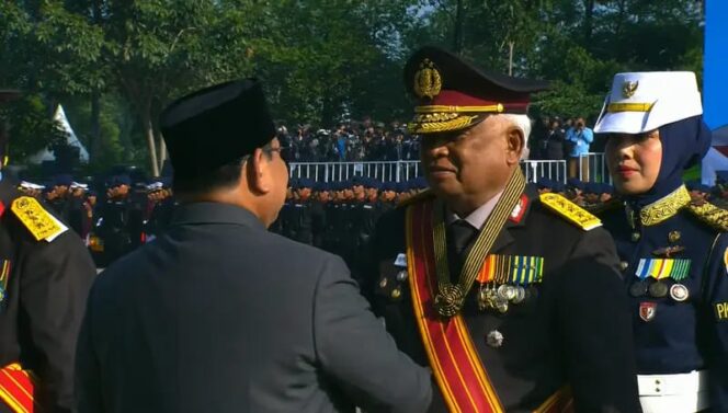 
 Dewan Pertimbangan SMSI Pusat Taufiequrachman Ruki Terima Bintang Kehormatan dari Presiden Prabowo pada Hari Bhayangkara ke-80