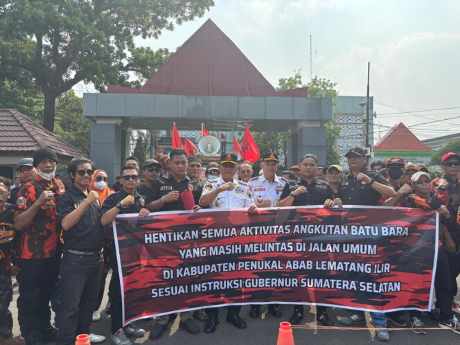 
 Gruduk Kantor Gubernur, Pemuda Pancasila PALI Nilai Pemprov Sumsel Tak Punya Nyali Hadapi PT.BSE