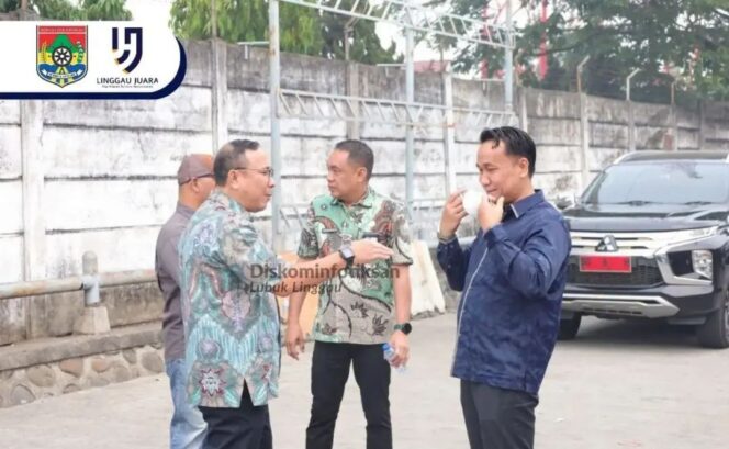 
 Plh Sekda Lubuk Linggau Erwin Armeidi Pimpin Peninjauan Pasar Terminal Kalimantan